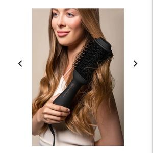 Bombay blow-dryer brush